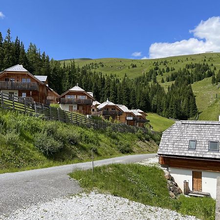 Vesely Svist Chalet Лахталь Екстер'єр фото