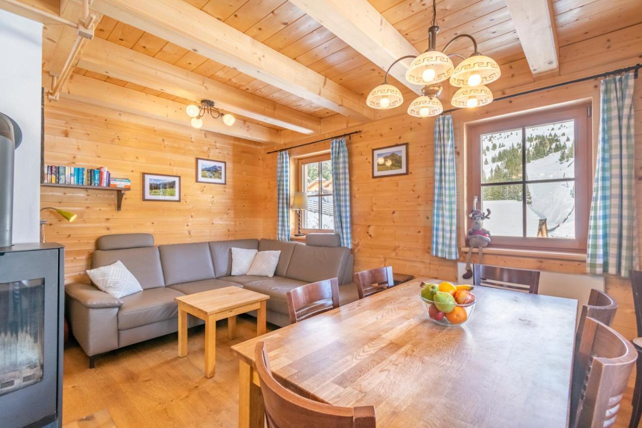 Vesely Svist Chalet Лахталь Екстер'єр фото