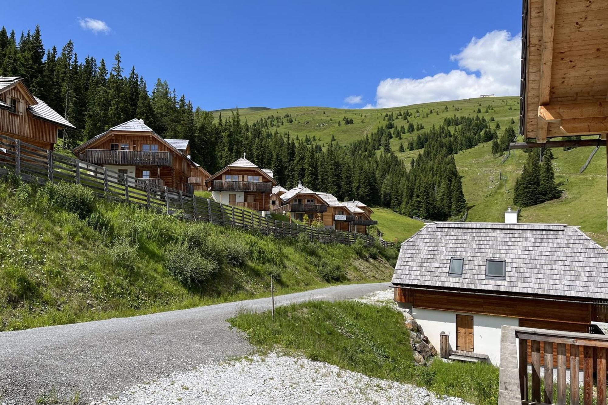 Vesely Svist Chalet Лахталь Екстер'єр фото